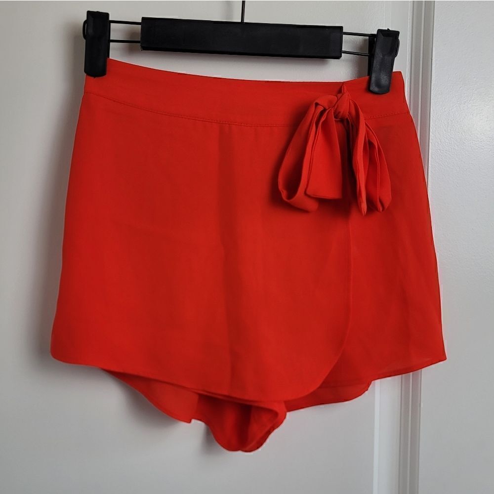 NWT- MISSGUIDED Mini Skort